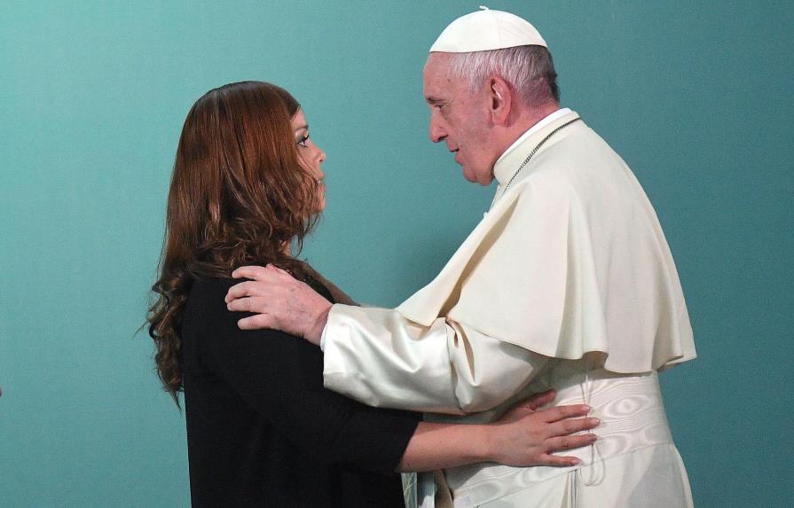 El papa se reúne en Chile con víctimas de abuso sexual tras expresar “vergüenza”