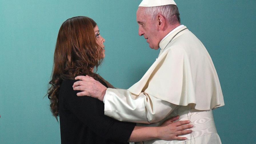 El papa se reúne en Chile con víctimas de abuso sexual tras expresar “vergüenza”