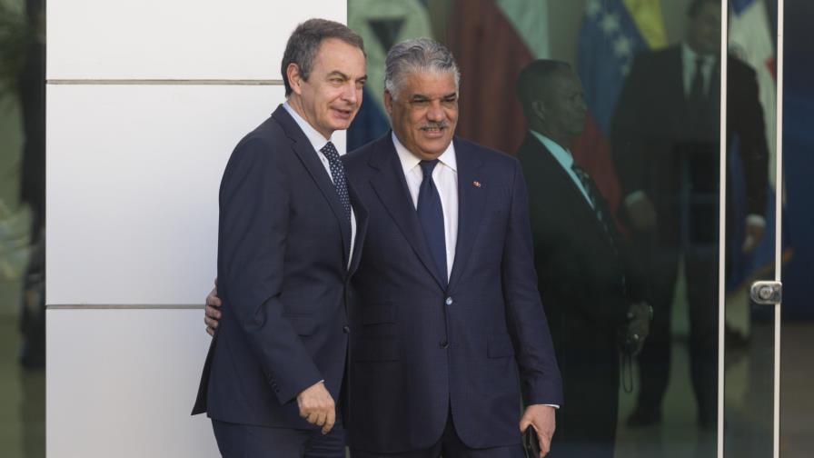 Danilo, Zapatero y Vargas tratan tema del diálogo venezolano en el Palacio 