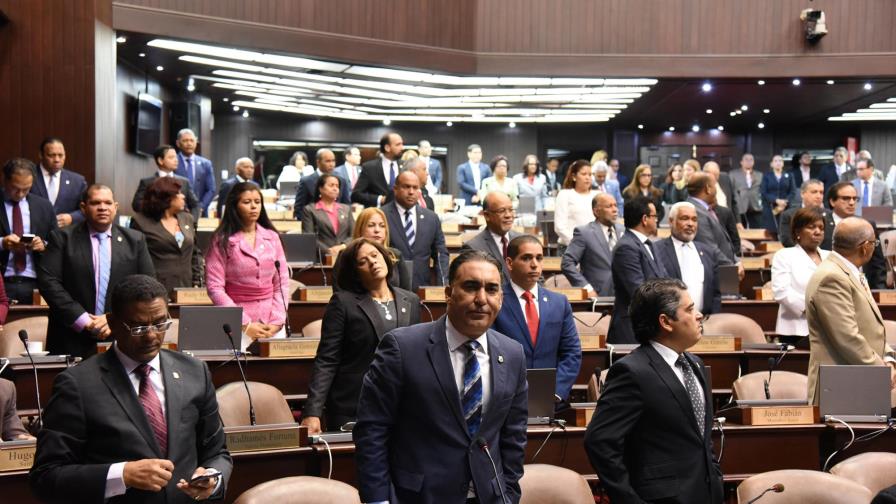 Legisladores y dirigentes políticos ven falta empleos causa éxodo provincias