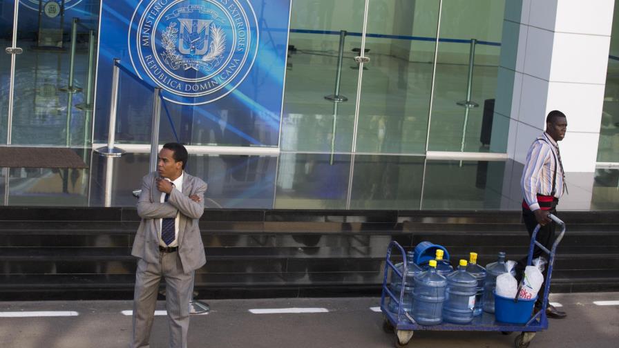 Oposición venezolana anuncia se ausentará del diálogo y busca nueva fecha