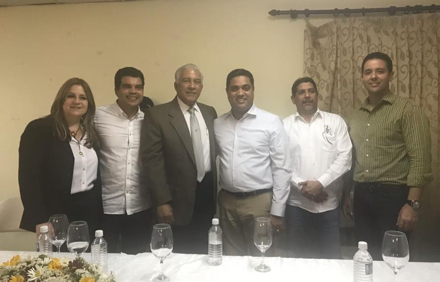 Andrés Bautista recibe apoyo de dirigentes del PRM en La Vega