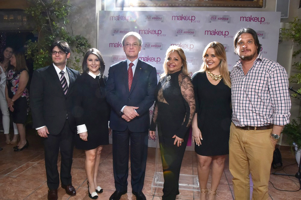 Manuel Alejandro Grullón Hernández, Stephanie Baud de Grullón, Manuel A. Grullón, Rosa Hernández de Grullón, Dinorah Grullón Hernández y Claudio Piantini Hernández.