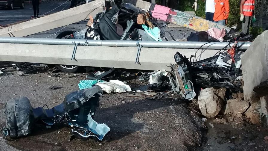 Fotos: Impacto de accidente en el que murió joven López derribó tres postes de luz