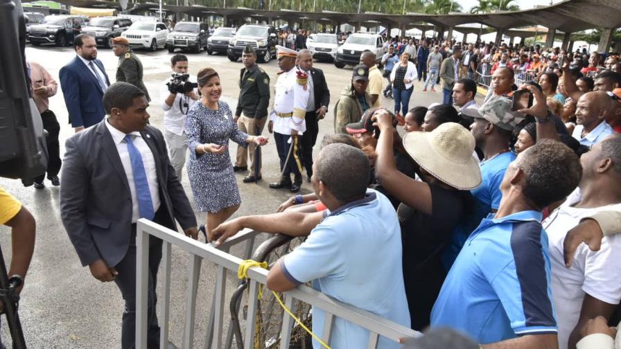 Miles acuden a la Basílica a rendir tributo a la Virgen de la Altagracia Miles acuden a la Basílica a rendir tributo a la Virgen de la Altagracia