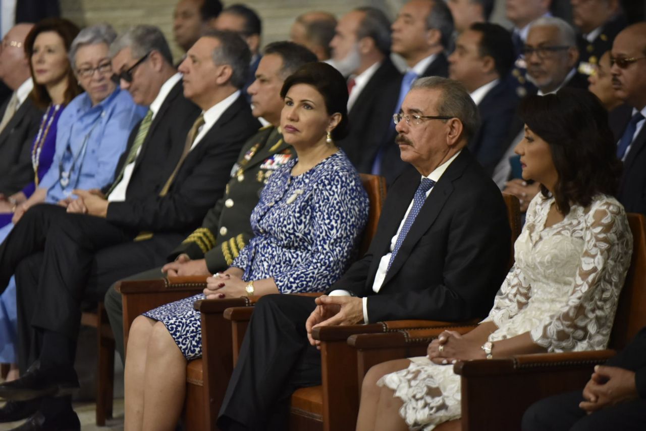 El presidente Danilo Medina, la vicepresidenta Margarita Cedeño, la primera dama Cándida Montilla y otros funcionarios durante la misa en la Basílica de Higüey por el Día de la Virgen de la Altagracia, el 21 de enero de 2018.