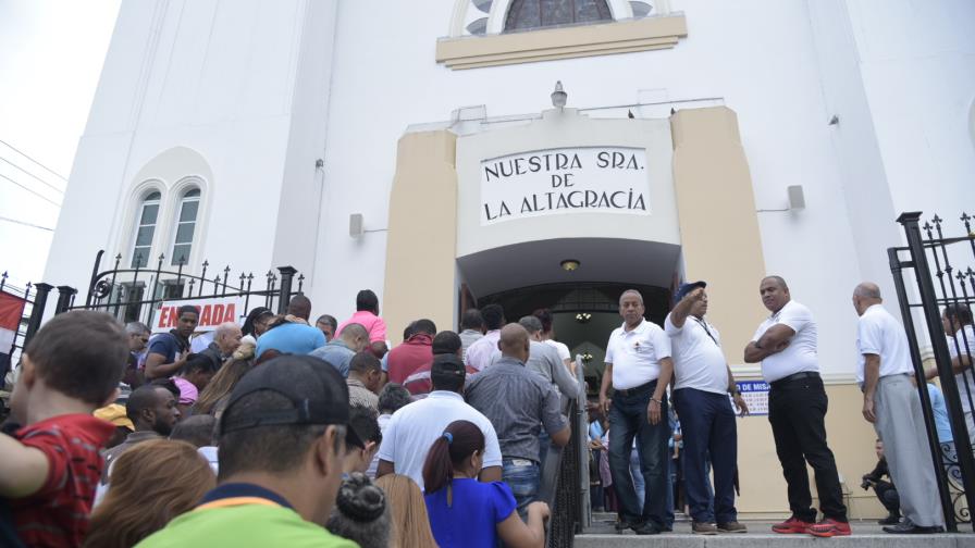 Arzobispo asegura que habría menos corrupción si políticos rezaran más