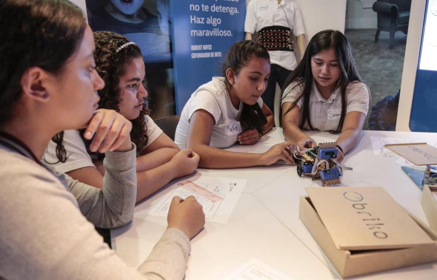 Mentoras motivan a 900 niñas mexicanas a estudiar ciencias e ingenierías 