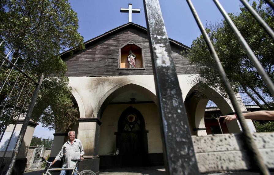 Nuevo ataque incendiario contra iglesia católica en Chile 