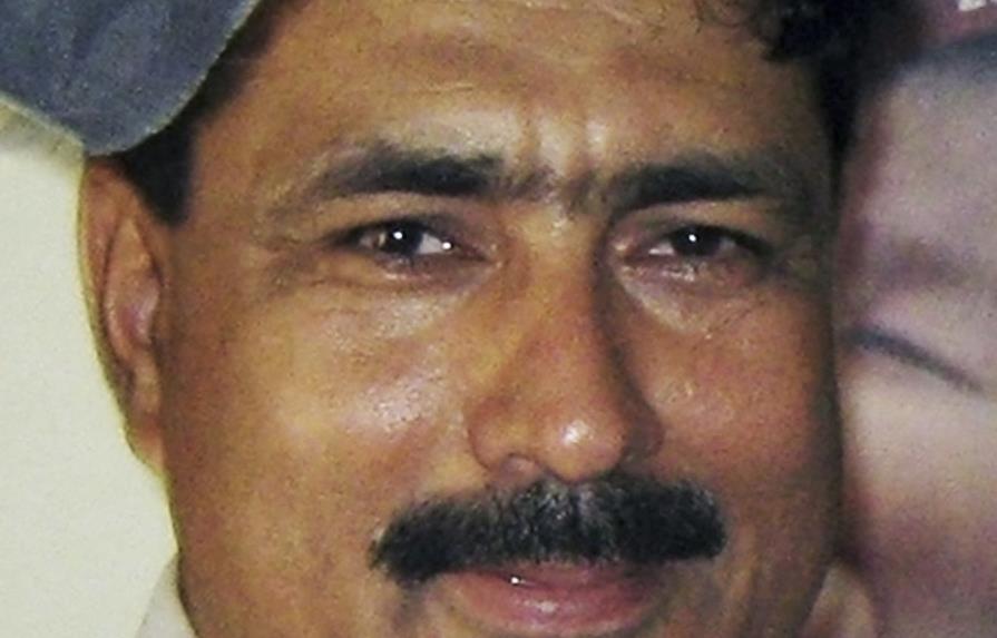 Médico que ayudó a ubicar a bin Laden languidece en prisión