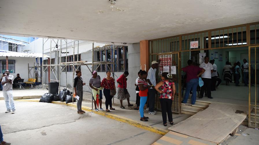 Paralizan labores en el Moscoso Puello