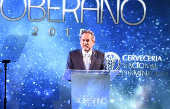 Nashla Bogaert y Robertico Salcedo presentarán gala de Premios Soberano 