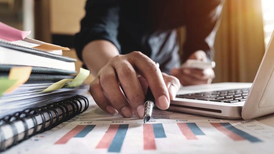 Cada persona debe US$2,858 por la deuda del Gobierno Central