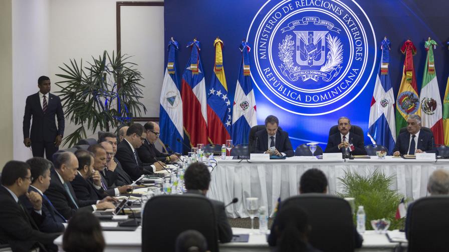 Diálogo venezolano está “moribundo”, Chile advierte que también se saldría 