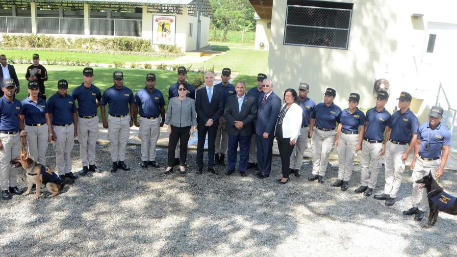Gradúan 15 binomios caninos que reforzarán lucha contra el narcotráfico