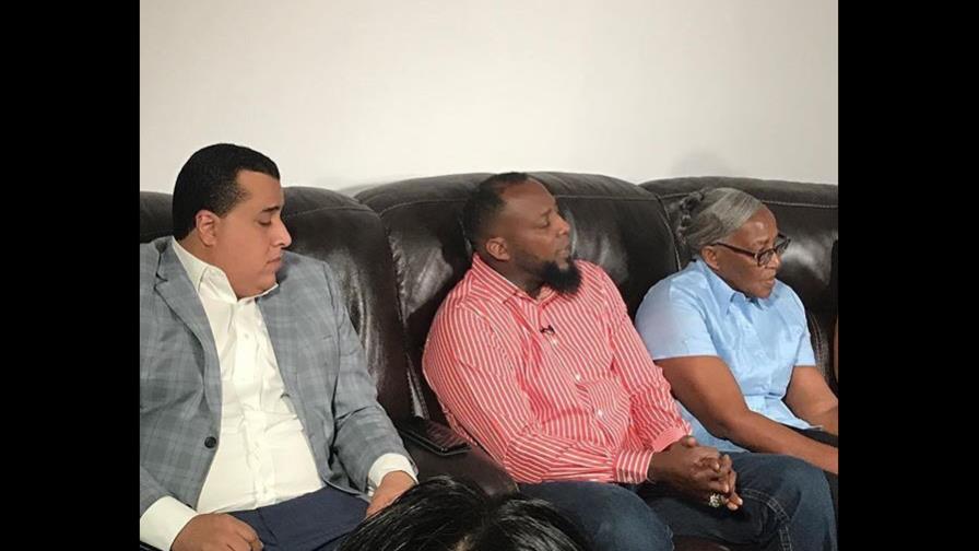 El presidente Medina, Juan Marichal y otras personalidades felicitan a Vladimir Guerrero El presidente Medina, Juan Marichal y otras personalidades felicitan a Vladimir Guerrero