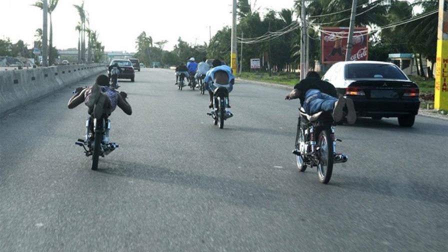 Mueren tres jóvenes en carrera de motores en Santiago Mueren tres jóvenes en carrera de motores en Santiago