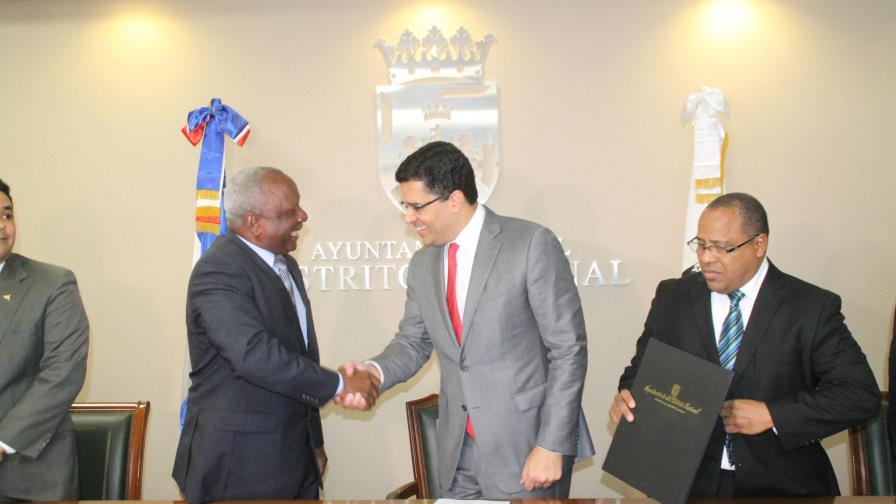 ADN  e iglesias adventistas acuerdan orientar a la población en la recogida de la basura