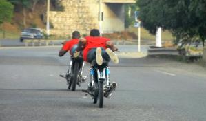 Apresan a ocho jóvenes por realizar carreras de motocicletas en Hato Mayor