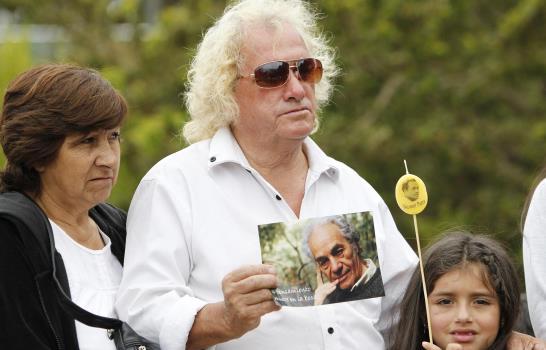 Nicanor Parra es despedido con poemas y canciones en su pueblo, junto al mar 