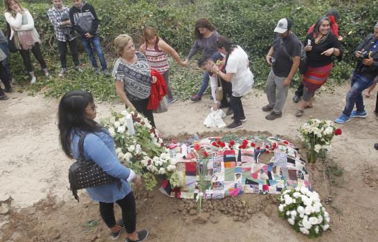Nicanor Parra es despedido con poemas y canciones en su pueblo, junto al mar 