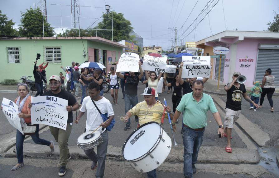 Demandan obras y servicios básicos en Cayetano Germosén, Espaillat