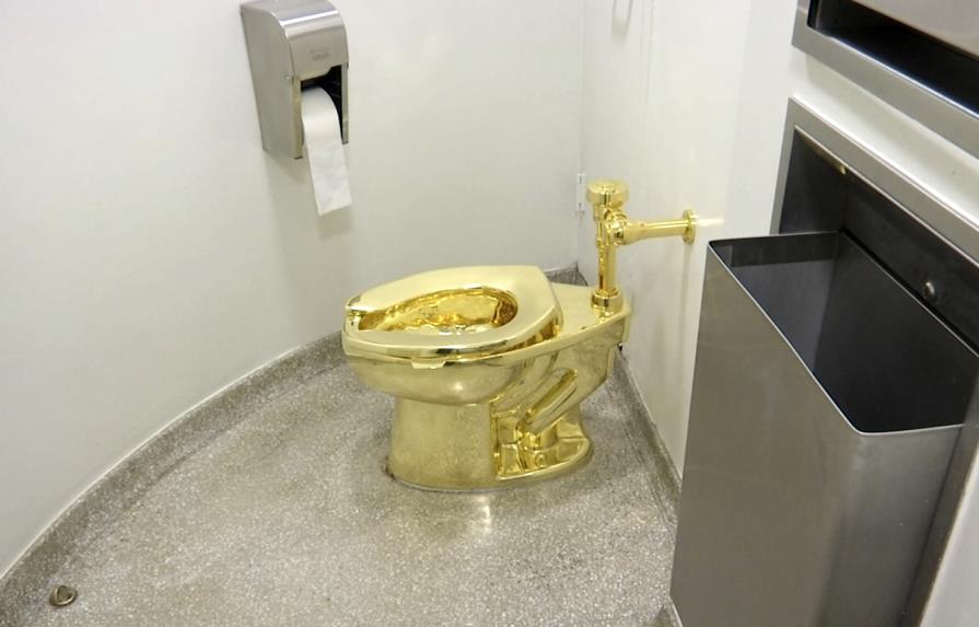Museo de NY ofrece a Trump inodoro de oro usado
