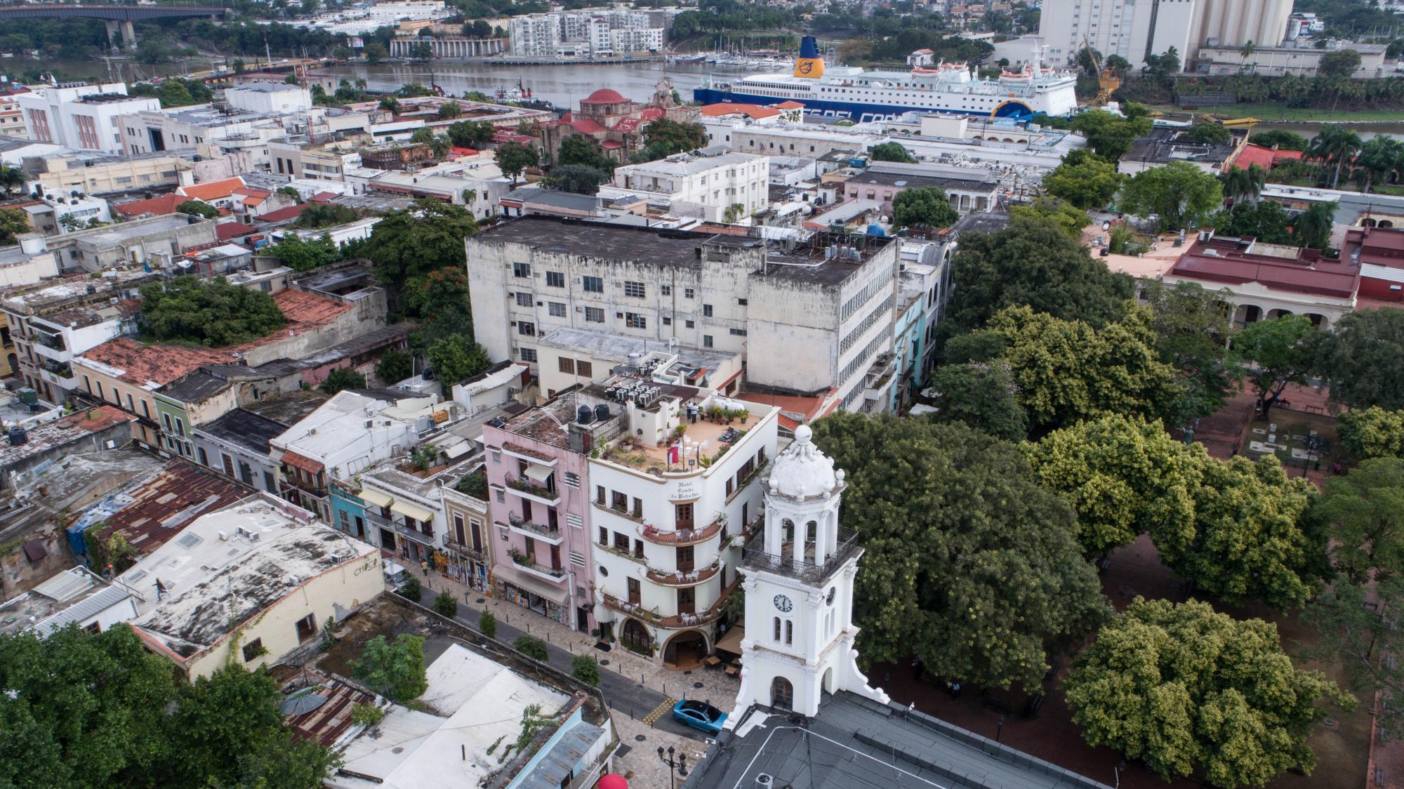 Vista aérea del la esquina donde convergen el Roselló y el Consistorial.