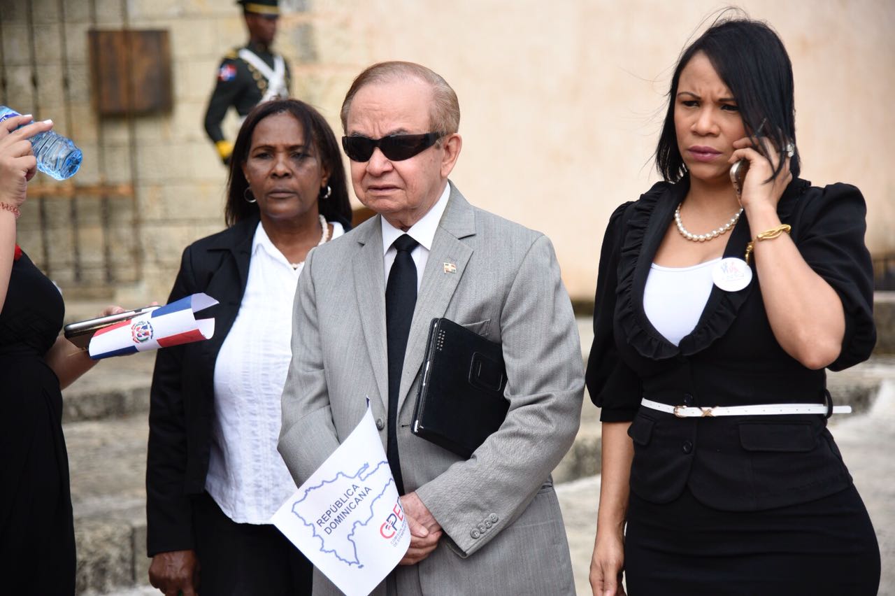 Distintas organizaciones y personalidades acudieron este viernes a la conmemoración del natalicio 205 del Padre de la Patria Juan Pablo Duarte en el Altar de la Patria del Parque Independencia.
