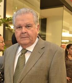 Fallece en Santiago empresario y político Simón Tomás Fernández