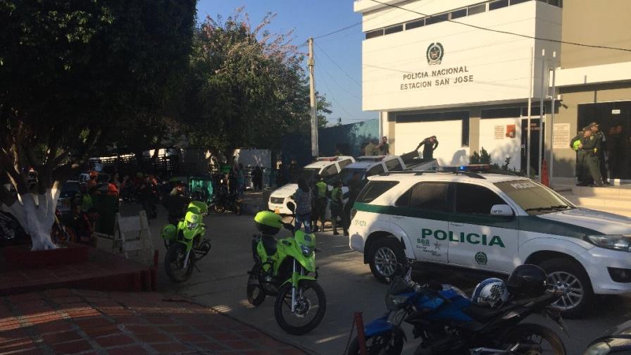 VIDEO: Cuatro policías muertos y 42 heridos en ataque con explosivos a cuartel colombiano