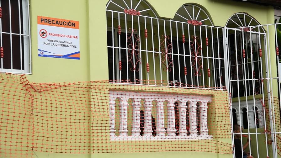 Pese a orden de evacuación, policía y sus cinco hijos no abandonan vivienda porque no tienen dónde ir