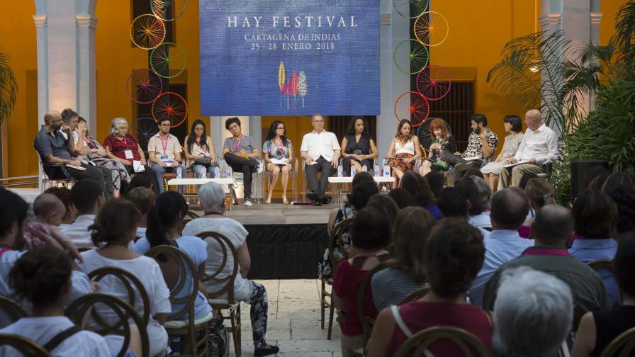 Escritor Frank Báez participa con éxito en festival Hay  Cartagena