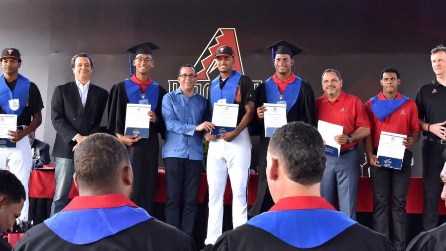 Navarro exhorta a jóvenes peloteros prepararse también para la vida y no abandonar estudios