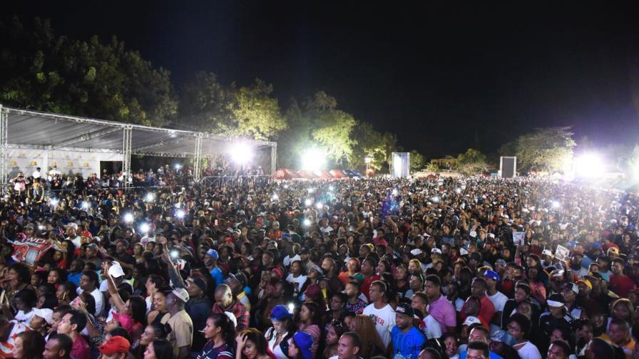 Vladimir Guerrero recibido como héroe en Don Gregorio 