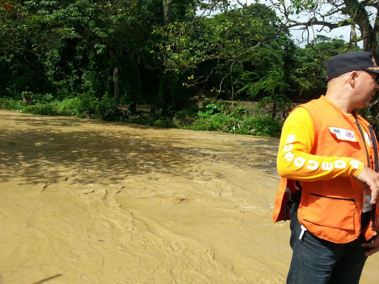 Brigadas de la Defensa Civil se han desplegado por zonas afectadas.