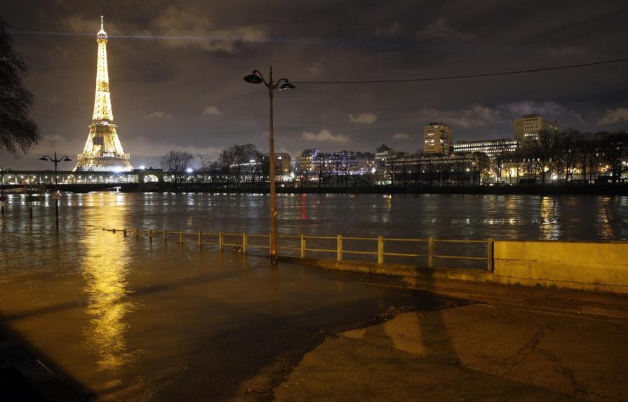 Las crecidas amenazan Normandía tras tocar techo en París
