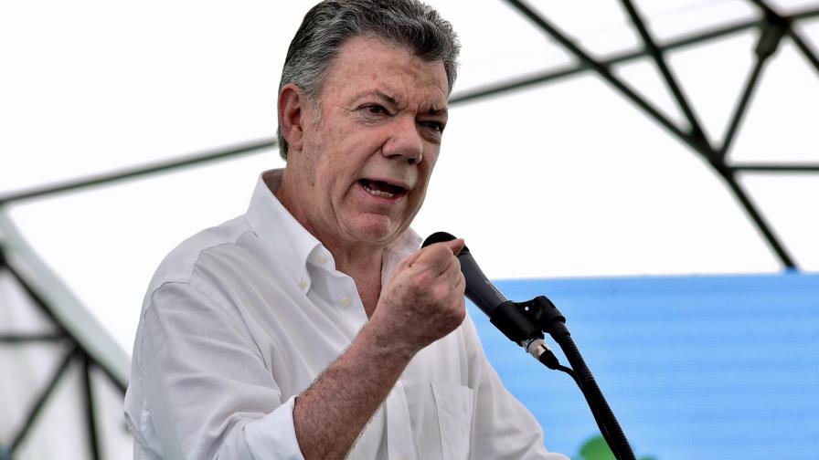 Santos congela diálogos de paz con el ELN tras atentados en Colombia