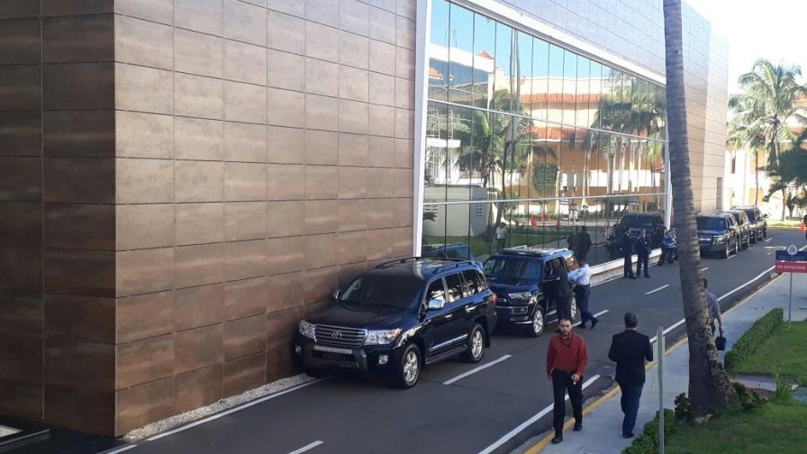 Presidente Medina espera en la Cancillería por las partes del diálogo venezolano