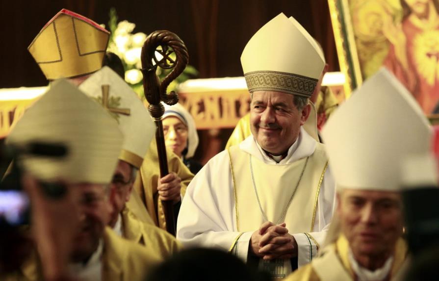 El papa envía a Chile a un obispo a “escuchar” testimonios sobre caso Barros