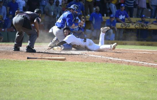 Las Águilas derrotan al Licey y ven más cerca el trofeo de campeón al colocar la serie final 3-2