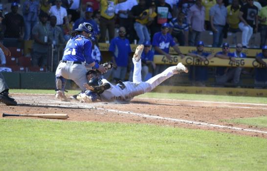 Las Águilas derrotan al Licey y ven más cerca el trofeo de campeón al colocar la serie final 3-2