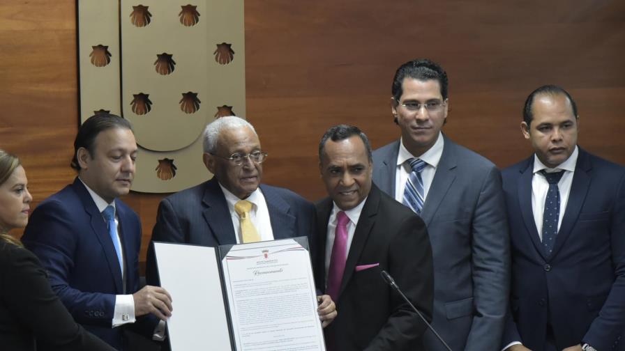 Ayuntamiento de Santiago declara “Hijo Distinguido” a Negro Veras