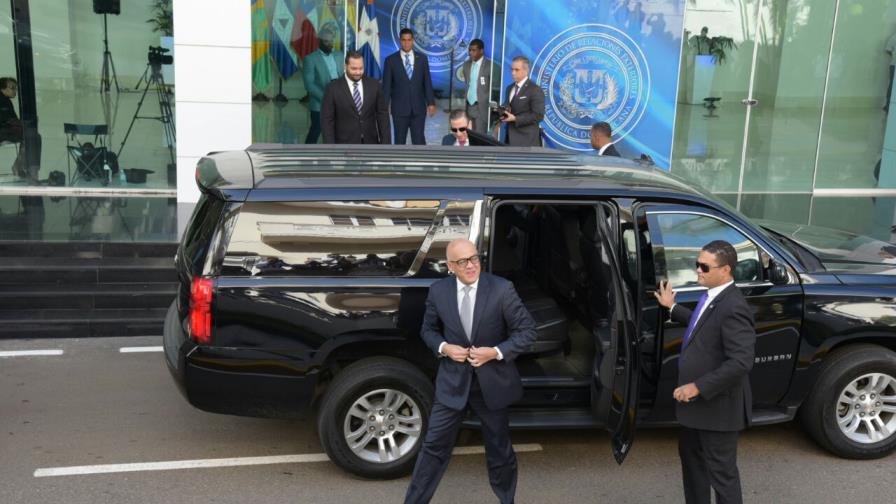 Delegaciones de la oposición y gobierno venezolanos ya están en la Cancillería para retomar el diálogo Delegaciones de la oposición y gobierno venezolanos ya están en la Cancillería para retomar el diálogo