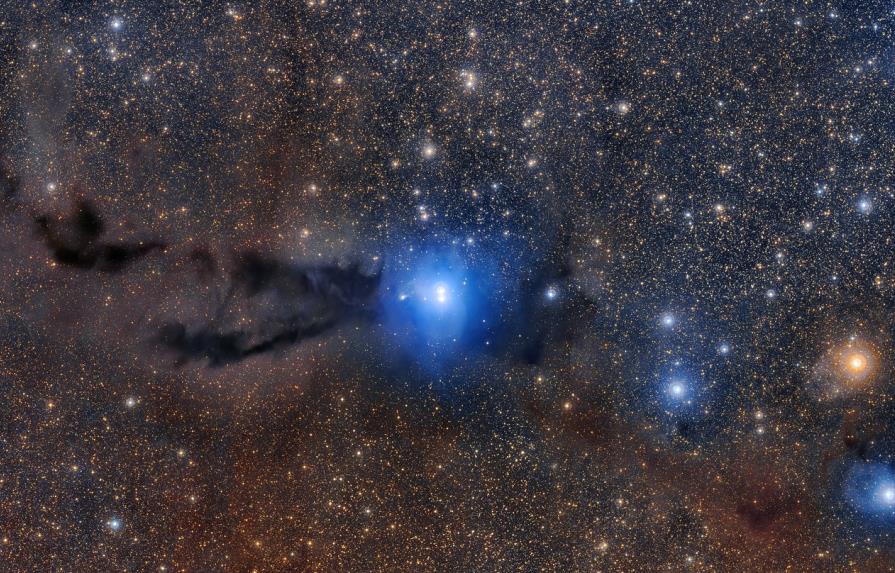 Imagen capta nebulosa Lupus 3 y nuevas estrellas que emergen de la oscuridad