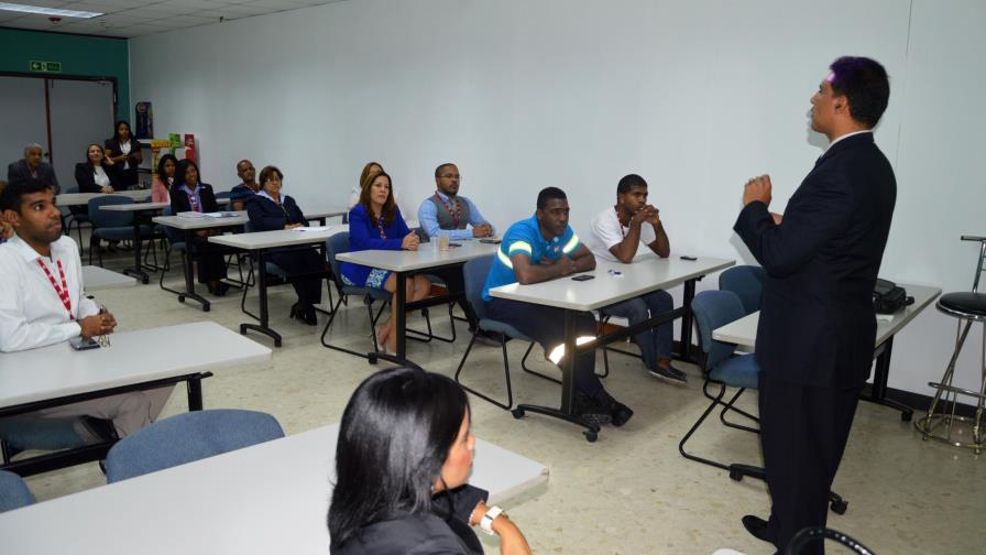 INTRANT educa y capacita a choferes de instituciones INTRANT educa y capacita a choferes de instituciones