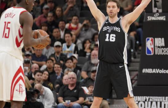 Harden, Butler y dominicano Towns lo dan todo el jueves en la NBA