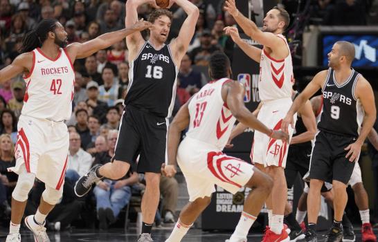 Harden, Butler y dominicano Towns lo dan todo el jueves en la NBA