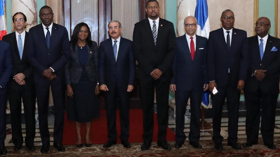 Presidente Danilo Medina recibe delegación de legisladores haitianos
