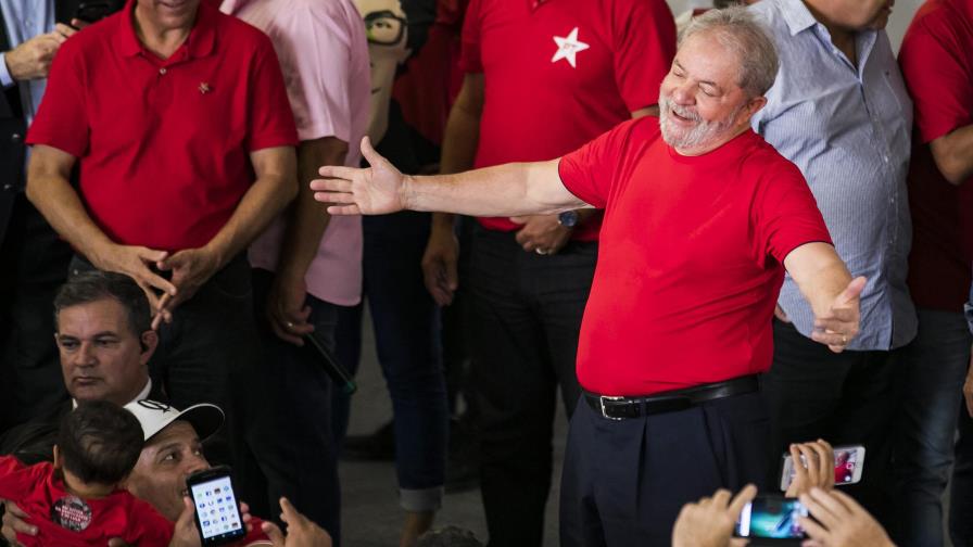 Un juez ordena devolver a Lula el pasaporte que le había sido retenido Un juez ordena devolver a Lula el pasaporte que le había sido retenido